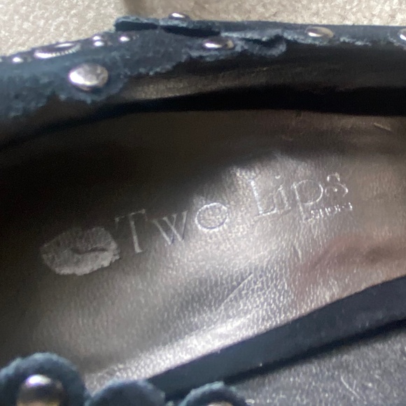 NWT Two Lips Black Suede Pumps, Size 7.5 - Picture 7 of 8
